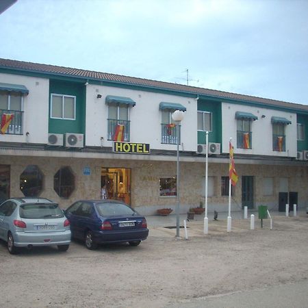 Hotel Corona De Castilla Villares de la Reina Екстер'єр фото