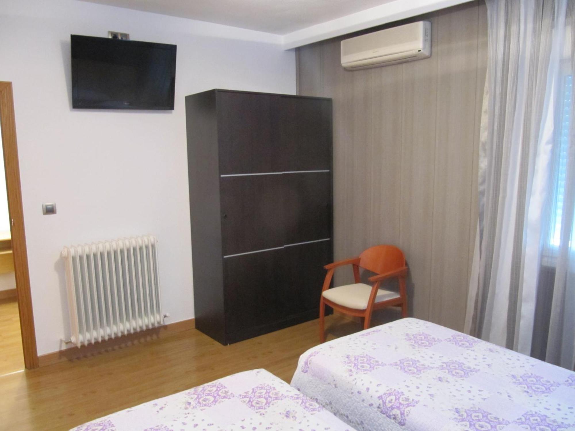 Hotel Corona De Castilla Villares de la Reina Екстер'єр фото