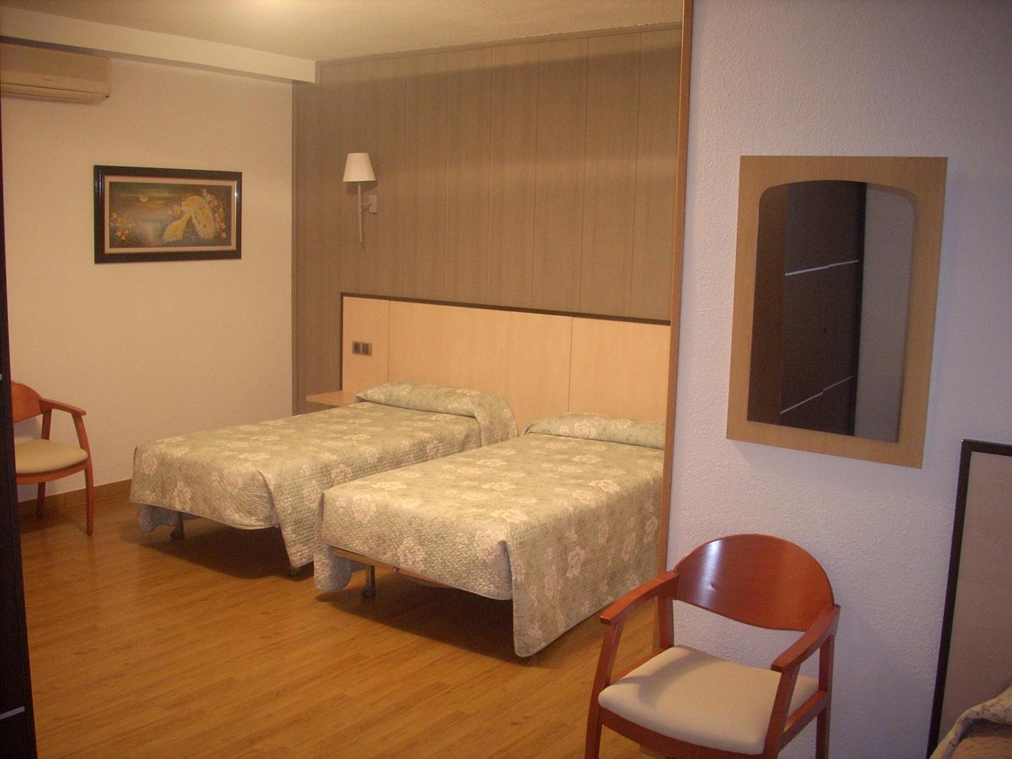 Hotel Corona De Castilla Villares de la Reina Екстер'єр фото