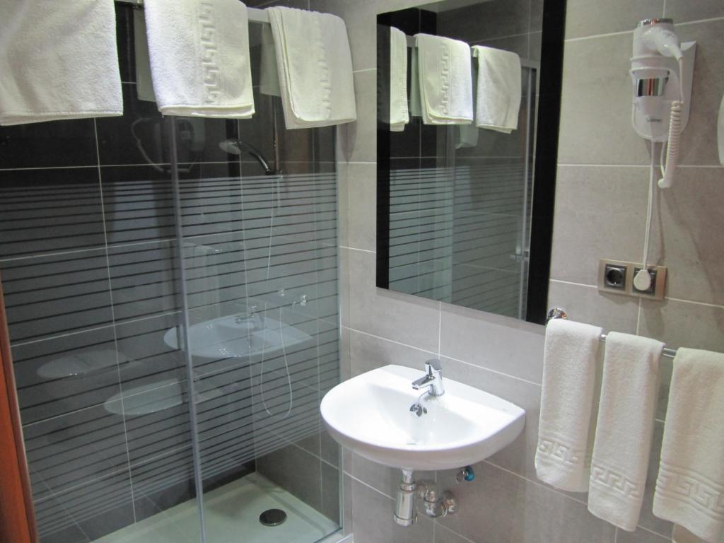 Hotel Corona De Castilla Villares de la Reina Номер фото