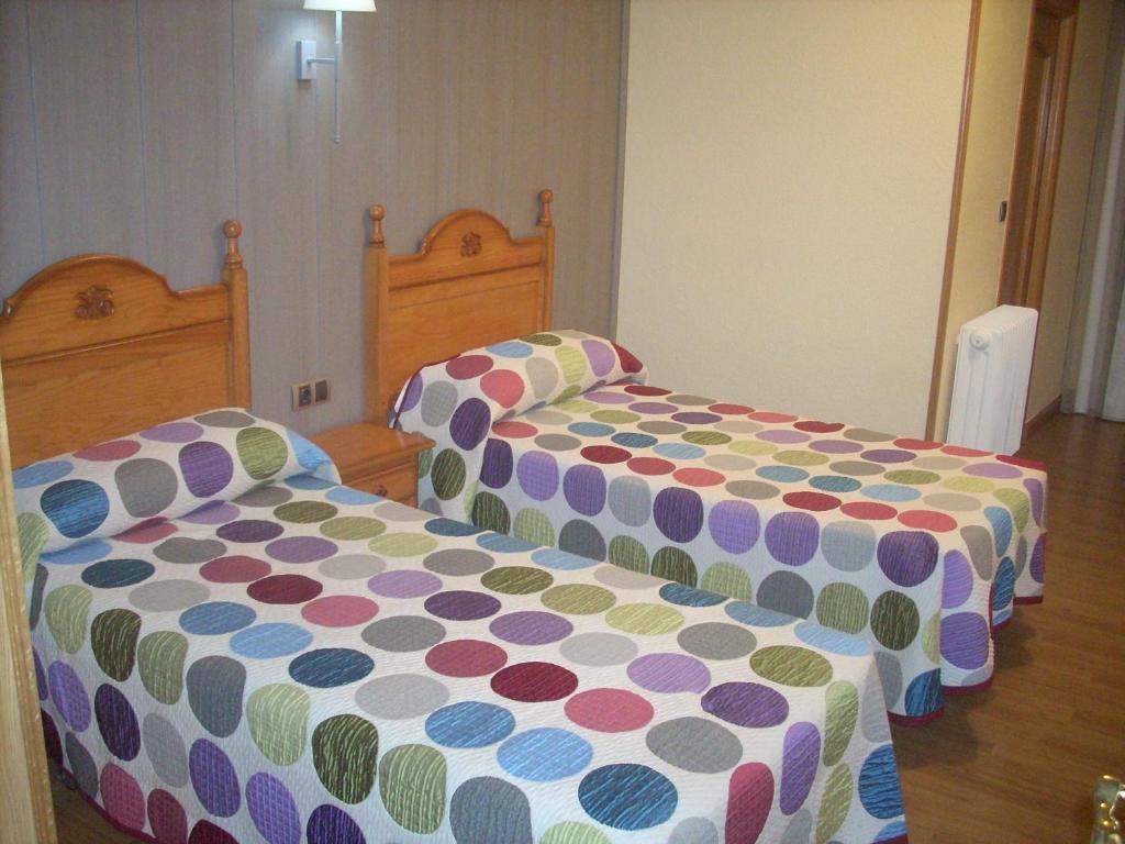 Hotel Corona De Castilla Villares de la Reina Екстер'єр фото