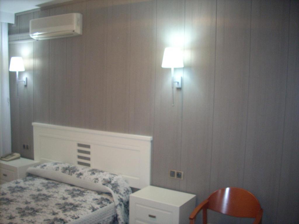 Hotel Corona De Castilla Villares de la Reina Екстер'єр фото
