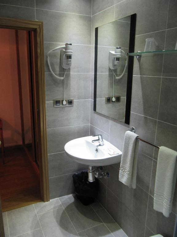 Hotel Corona De Castilla Villares de la Reina Екстер'єр фото