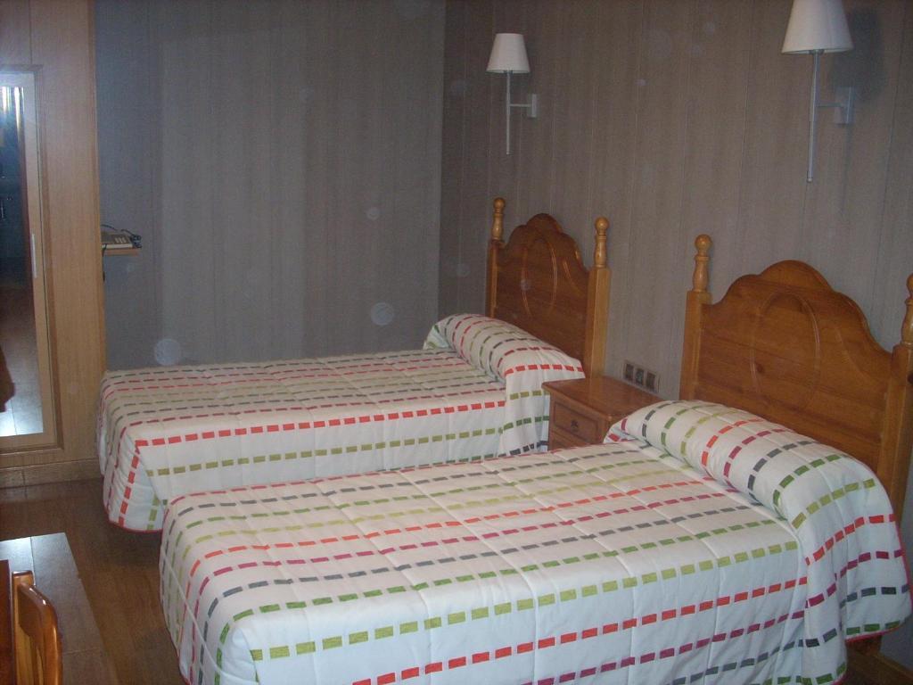 Hotel Corona De Castilla Villares de la Reina Екстер'єр фото
