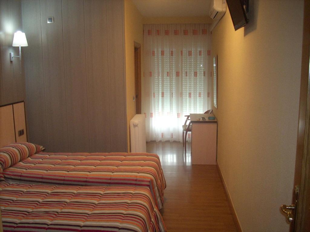 Hotel Corona De Castilla Villares de la Reina Екстер'єр фото