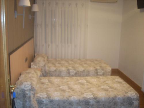 Hotel Corona De Castilla Villares de la Reina Екстер'єр фото